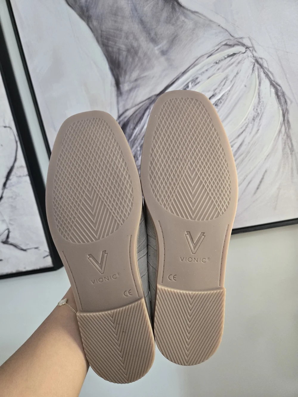 NWOB Vionic Milla Loafers Women's 7.5 Beige Suede Slip On Comfort Flats